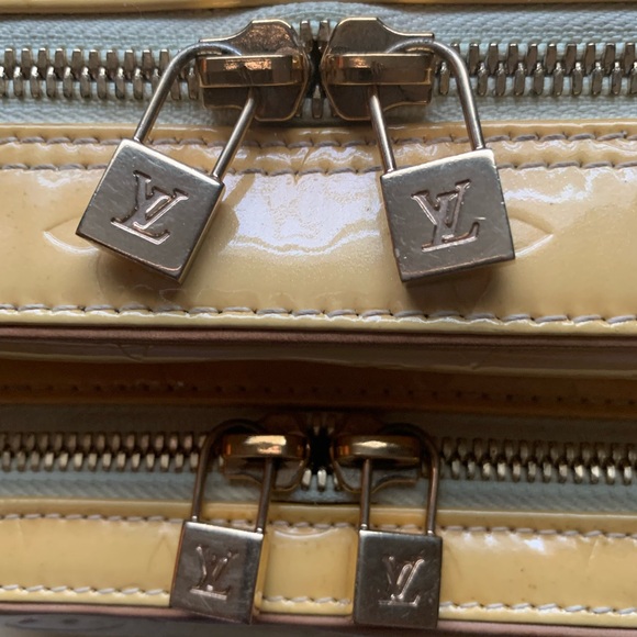 Louis Vuitton - Picture 9 of 10